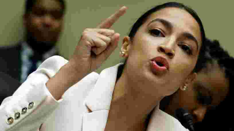 Alexandria Ocasio-Cortez critiquée pour avoir bloqué des gens sur Twitter