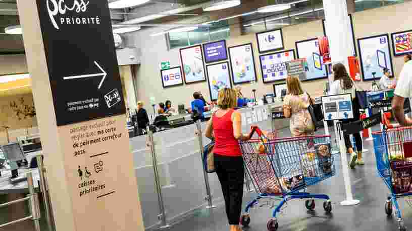 Carrefour, Casino, Auchan, Leclerc : que valent les cartes bancaires de la grande distribution ?
