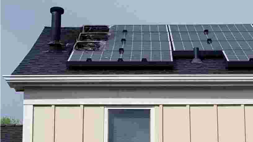 Des panneaux solaires Tesla ont pris feu sur le toit d'une maison aux États-Unis