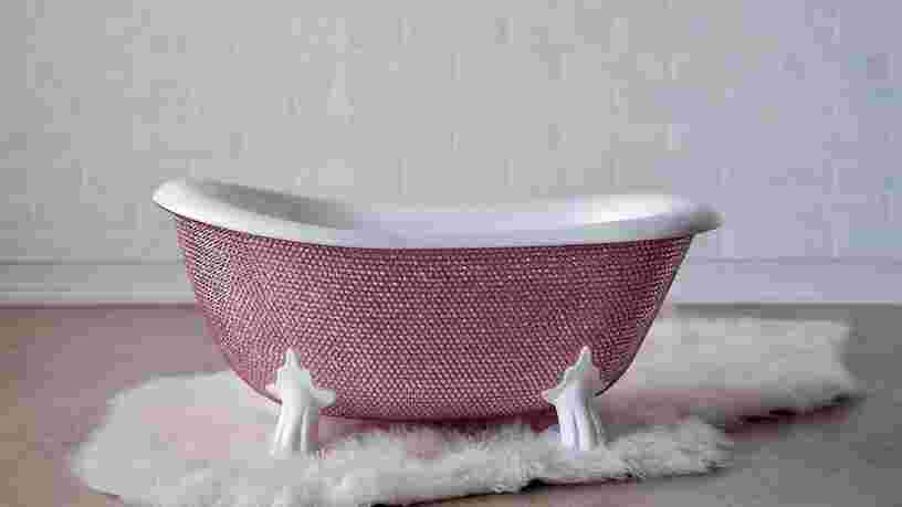 Voici 16 articles de luxe insolites, d'une poubelle Hermès à une baignoire Swarovski