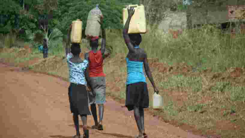 Les femmes effectuent des tâches domestiques non rémunérées pesant trois fois le secteur de la tech dans le monde