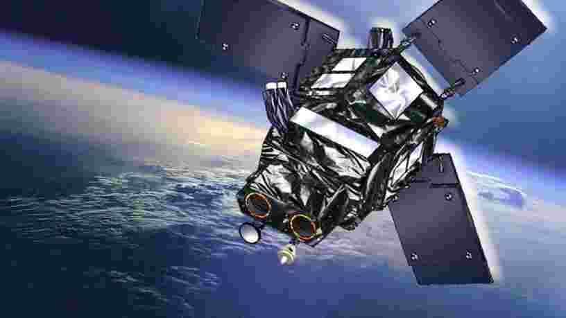 Deux vaisseaux spatiaux russes suivent un satellite espion américain et pourraient créer une 'situation dangereuse dans l'espace'