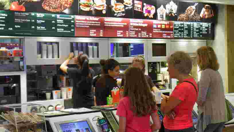 6 choses que les employés de McDonald's rêvent de dire aux clients