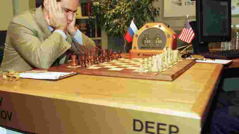 Le maître d'échecs qui a été battu par l'ordinateur 'Deep Blue' prédit que l'IA va 'détruire' la plupart des emplois