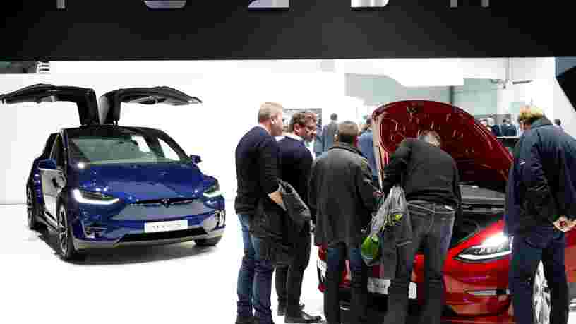 Tesla dégringole en Bourse après avoir annoncé son intention de supprimer plusieurs milliers d'emplois