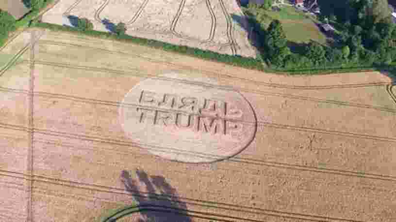 Un artiste écrit 'F--- Trump' dans un champ de blé visible depuis la trajectoire de vol de Trump au Royaume-Uni
