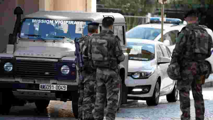 Une enquête anti-terroriste a été ouverte après qu'une voiture a foncé sur des militaires à Levallois-Perret, un suspect arrêté