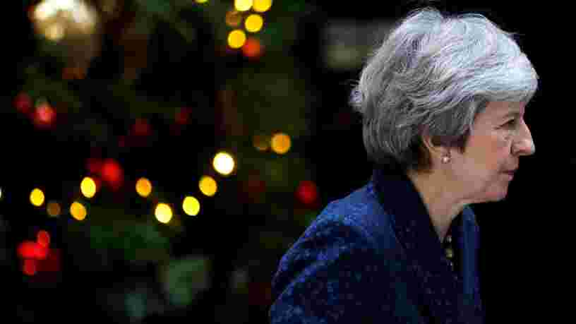 BREXIT: Theresa May fait face à un vote de défiance qui pourrait entraîner sa destitution