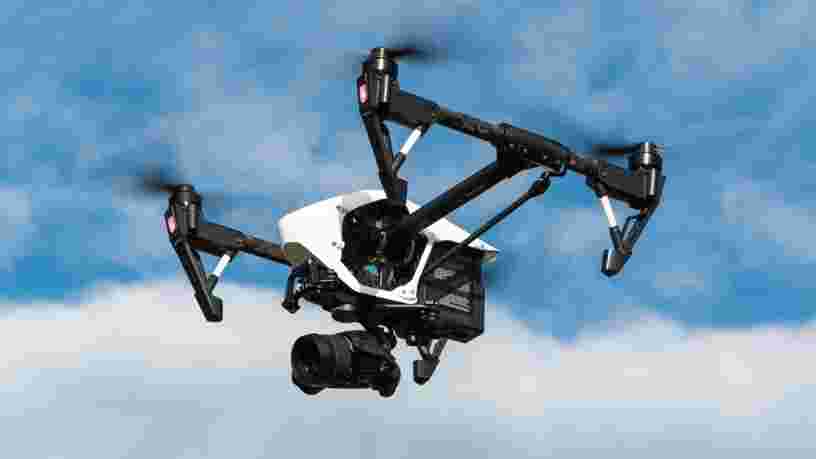 La police va utiliser des drones 'de plus en plus souvent' pour contrôler les motos sur la route