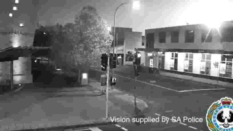Une vidéo montre une boule de feu illuminant le ciel australien, la NASA confirme que c'était un météore