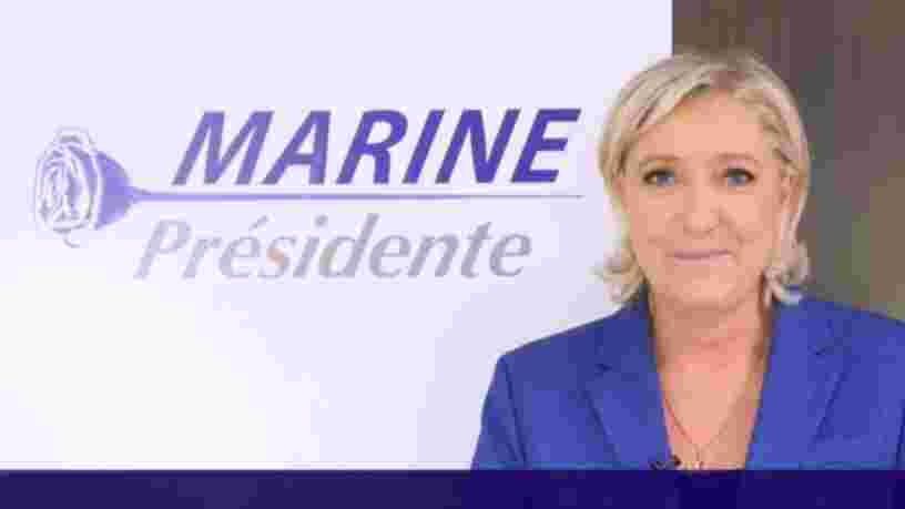 Le logo du FN a progressivement disparu de la communication de Marine Le Pen — ces photos de discours le montrent
