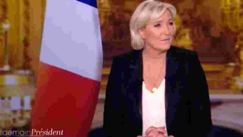 Marine Le Pen a fait retirer le drapeau européen d'un plateau télé — et ça n'a pas échappé à la Commission européenne