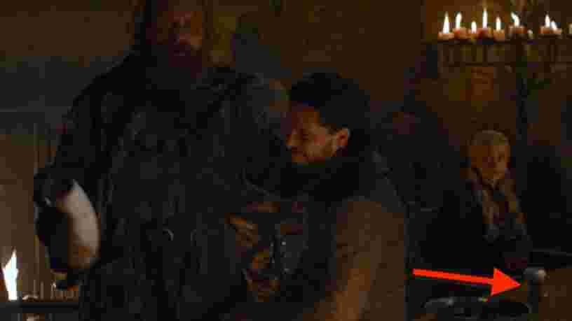 Les fans de 'Game of Thrones' ont repéré un gobelet de café sur une table dans l'épisode 4
