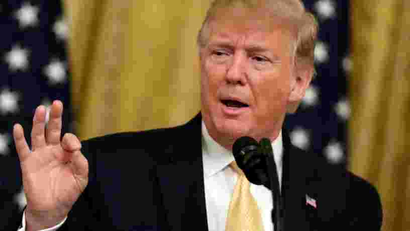 La Maison Blanche a affiché des tweets de Donald Trump sur des pancartes pour son sommet sur les réseaux sociaux