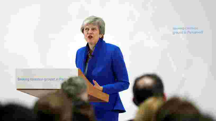 Brexit : Theresa May ouvre la voie à un second référendum