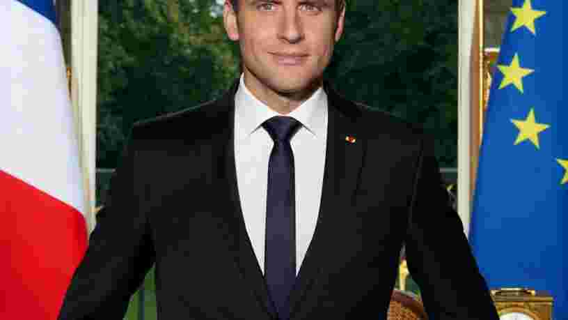 Il ne faut jamais fermer le dernier bouton de sa veste de costume — Emmanuel Macron l'a bien compris