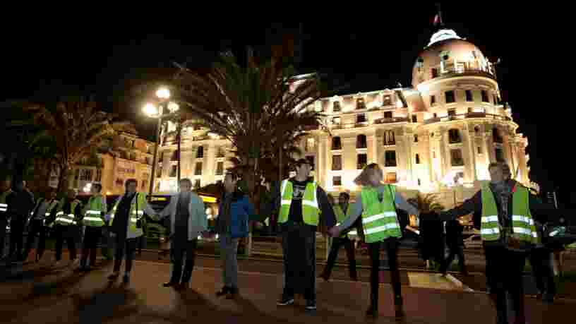 Novices en manifestation, 'les gilets jaunes' s'échangent des astuces sur les réseaux sociaux pour donner un maximum d'impact à leur mouvement
