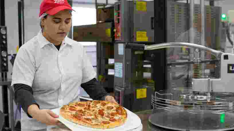 Cette pizza faite par un robot devrait terrifier Pizza Hut et Domino's