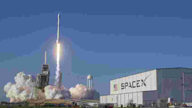 'Dans le mille': SpaceX réussit le lancement révolutionnaire d'une fusée