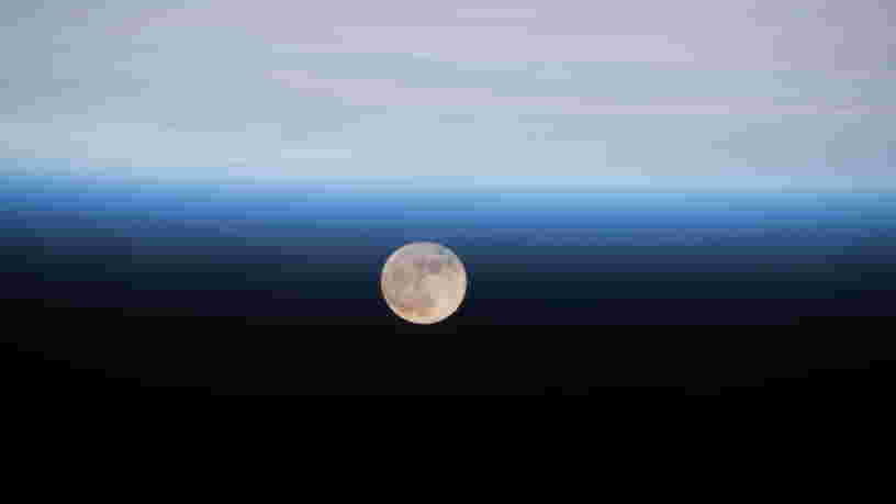 La Lune abrite plus d'eau qu'on le pensait, et ça pourrait servir au voyage vers Mars