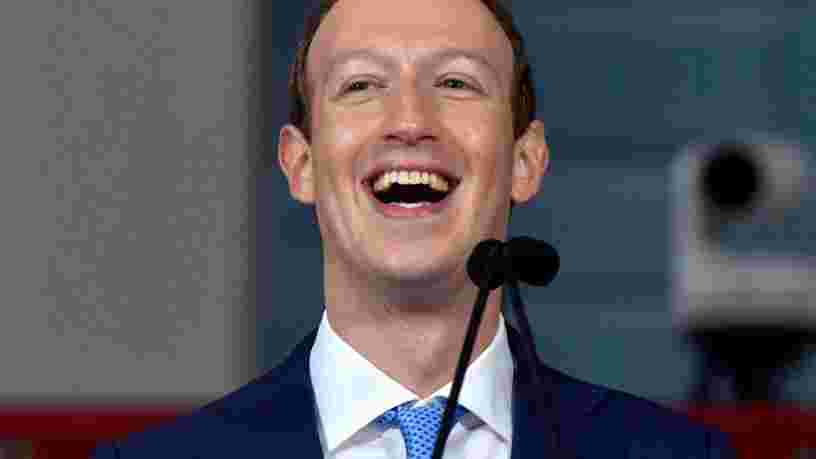 Facebook teste une fonctionnalité 'CV' pour concurrencer LinkedIn