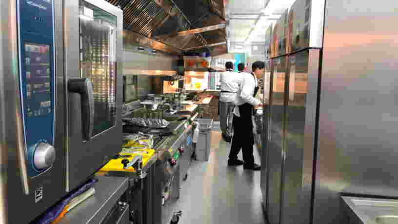 Deliveroo ouvre un réseau de cuisines pour permettre aux restaurants de servir leurs plats à des clients trop loin d'eux