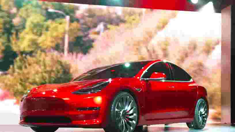 Tesla annonce lever plus de 1Md$ en amont du lancement de la Model 3