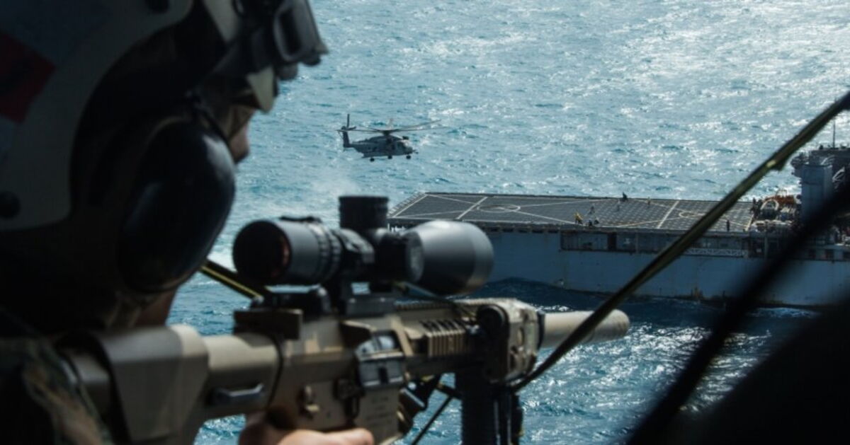 Voici Comment Les Meilleurs Snipers Des Etats Unis Parviennent A Viser Juste Depuis Un Helicoptere Voici Comment Les Meilleurs Snipers Des Etats Unis Parviennent A Viser Juste Depuis Un Helicoptere