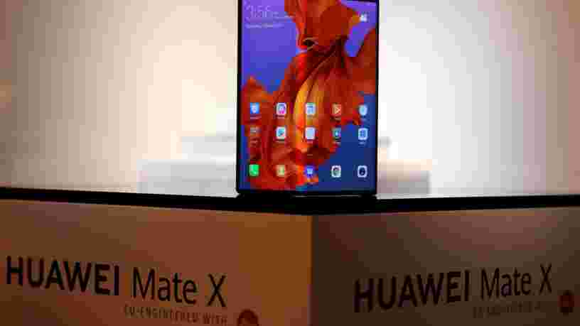 On a essayé les smartphones pliables de Huawei et de Samsung. Notre comparatif
