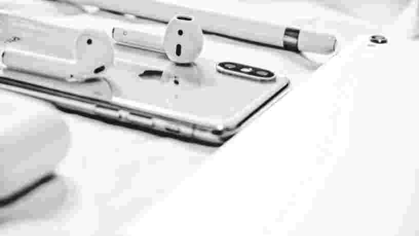 Apple vient de sortir des AirPods 2 sans changement de prix, alors quelles différences avec le précédent modèle ?