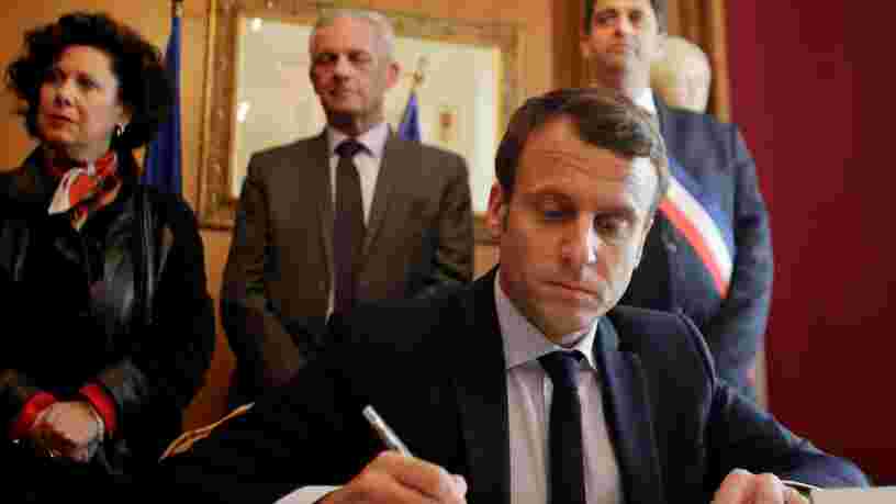 8 livres qui figurent dans la bibliothèque d'Emmanuel Macron