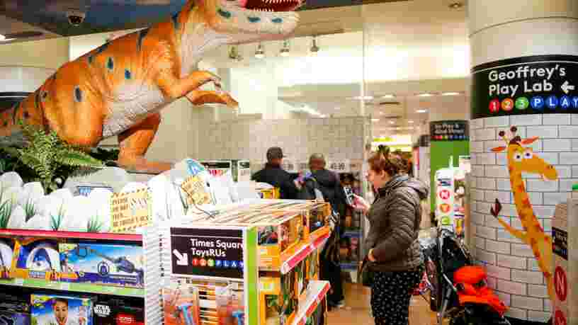 Toys'R'Us succombe à la concurrence d'Amazon — et d'autres géants du jouet pourraient connaître le même sort