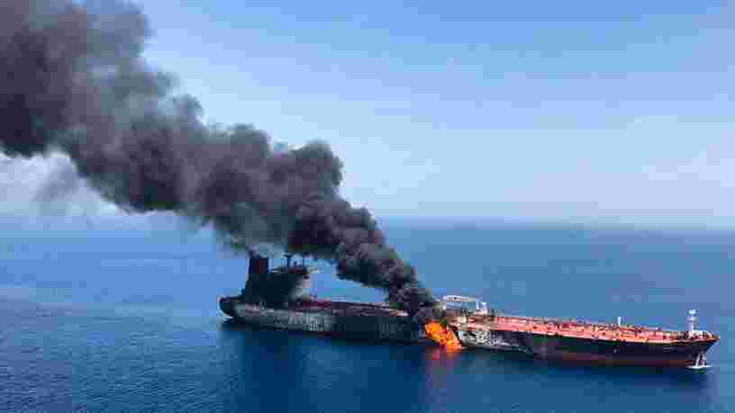 Les spectaculaires images des pétroliers en feu dans le Golfe d'Oman
