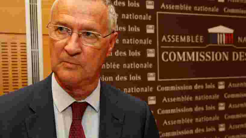 Le directeur de cabinet d'Emmanuel Macron dit qu'Alexandre Benalla disposait d'une 'voiture de service' et non d'un véhicule de fonction — voici la différence