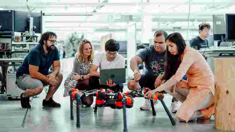 Facebook travaille à donner aux robots le sens du toucher et la capacité d'apprendre comme des humains