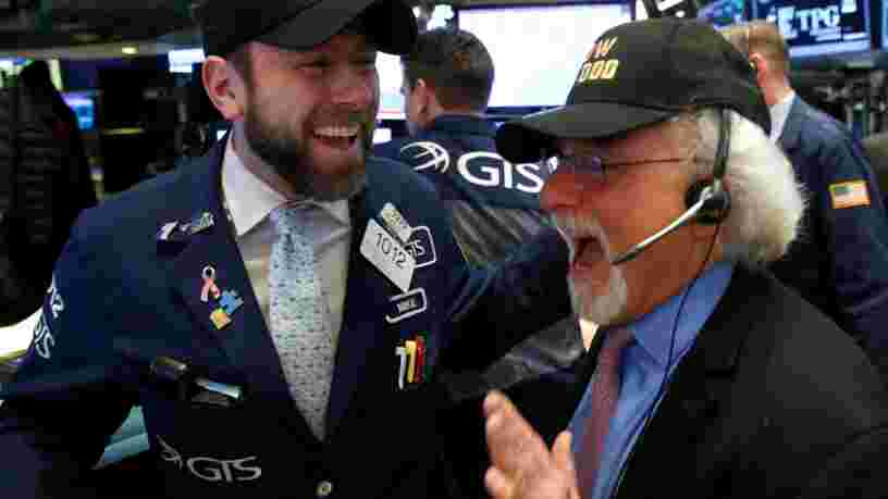 Le Dow Jones dépasse les 22.000 points pour la première fois de son histoire — il est propulsé par les résultats d'Apple