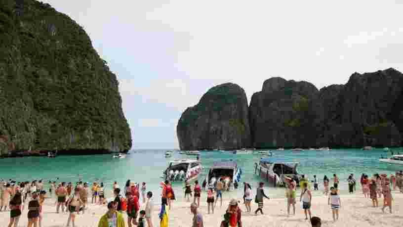 La Thaïlande ferme la baie iconique du film 'La Plage', une pause temporaire n'ayant pas suffi à réparer les dégâts causés par les touristes