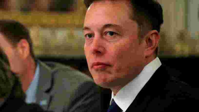 Elon Musk s'est rendu à une fête de plage avec Leonardo DiCaprio et Orlando Bloom en costume