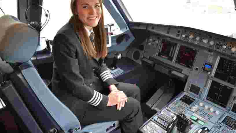 La vie extraordinaire de Kate McWilliams, la pilote d'easyJet de 26 ans qui est devenue la plus jeune femme commandant de bord au monde