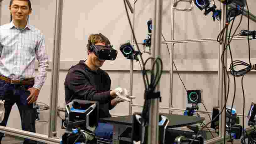 Facebook brade le prix de son casque de réalité virtuelle qui devait devenir 'le quotidien pour des milliards de personnes'