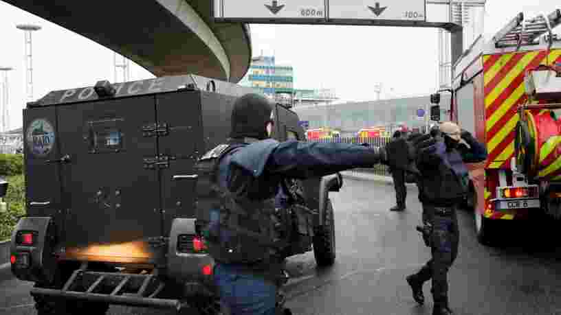 Un homme a été abattu à l'aéroport de Paris-Orly après avoir tenté de désarmer un militaire — voici ce que l'on sait