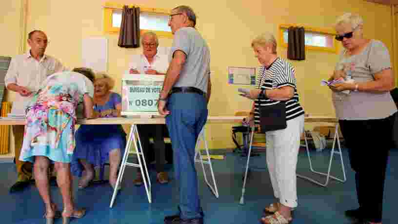 Les Français votent pour le second tour des législatives — la participation baisse encore