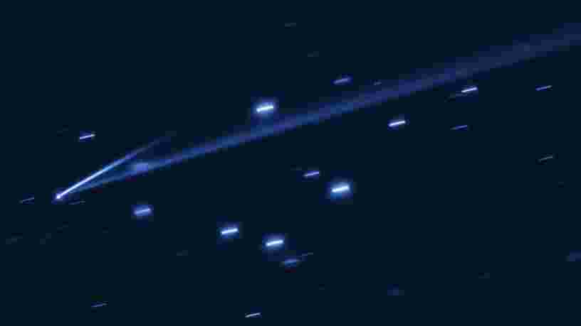 Le télescope Hubble a repéré un astéroïde à 2 queues et les scientifiques pensent qu'il s'autodétruit