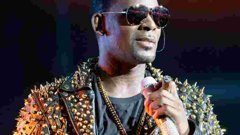 Spotify a retiré R. Kelly de ses playlists après des allégations de 'culte sexuel' abusif
