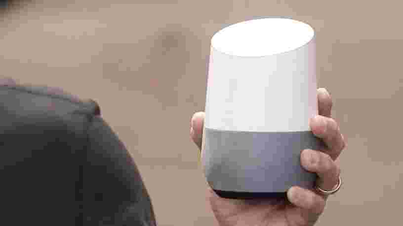 Google concocterait un mini Google Home pour rivaliser avec l'enceinte connectée Echo Dot d'Amazon