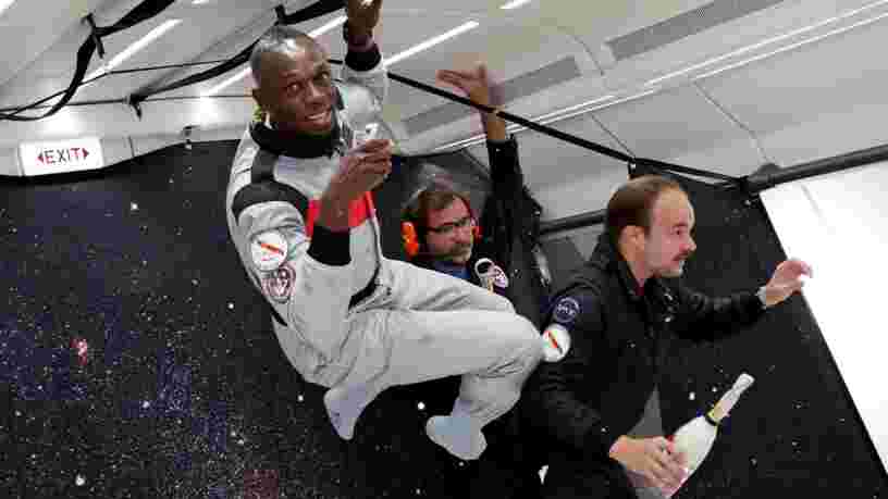Usain Bolt a bu du champagne en apesanteur — voici pourquoi il n'aurait pas pu le faire avec une bouteille classique
