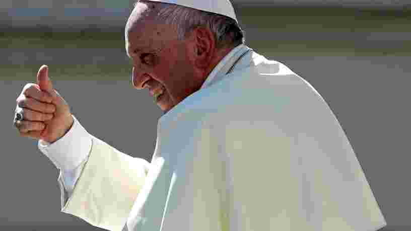 Le pape enjoint Facebook et Microsoft à investir beaucoup d'argent pour protéger les mineurs