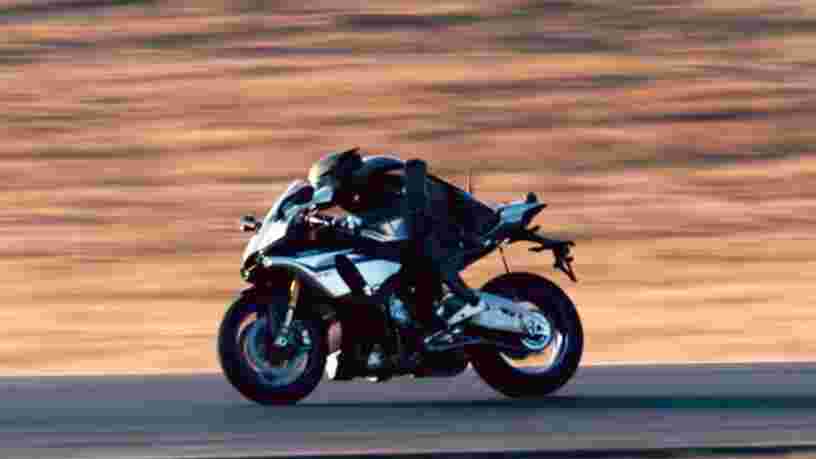 Un robot humanoïde a fait un tour de circuit sur une moto Yamaha — et les images sont fascinantes