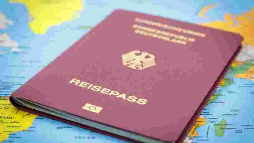 Singapour n'est plus le pays qui détient le passeport le plus puissant au monde — un pays européen occupe désormais la première marche du podium