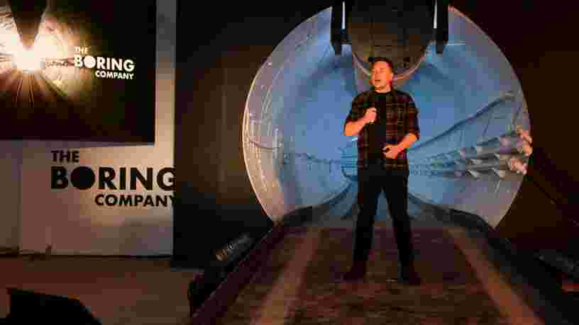 EN IMAGES: Elon Musk a dévoilé le premier tunnel terminé de la Boring Company et fait circuler une Tesla à l'intérieur